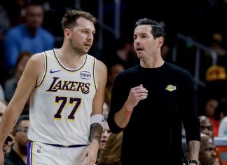 Los Lakers ganan a los Pelicans al ritmo de Doncic, Reaves y Ayton