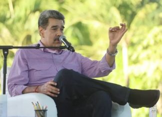 Maduro pide al pueblo de EE.UU.: “Paren la mano enloquecida de quien ordena bombardear”