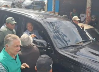 Leonel Fernández es acompañado por miles de ciudadanos en una multitudinaria marcha que abarca varios sectores de la capital