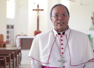 Obispo de Baní llamó a la población a estar atenta para que “hombres sin juicio y sin corazón no vulneren nuestra Constitución”