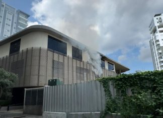 Seis unidades sofocan incendio en la planza comercial Paseo del Prado, en Naco