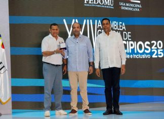 FEDOMU reconoce a Samuel Pereyra por su apoyo al fortalecimiento de la municipalidad dominicana