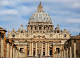 El Vaticano publica un documento defendiendo la monogamia ante los divorcios y el poliamor