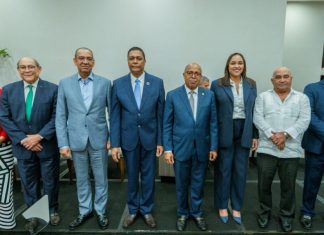 Víctor D’Aza anuncia retiro precandidatura presidencial por PRM para el 2028