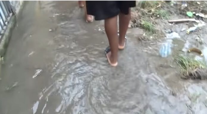 Lluvias registradas este domingo por vaguada y onda tropical inundan casas en Bayona