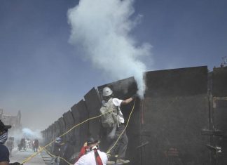 Manifestantes intentan tomar el Palacio Nacional de México; la Policía reprime protesta