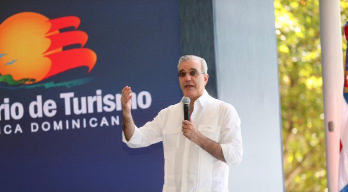 Presidente Abinader destaca valor histórico, turístico y comunitario del Parque Submarino La Caleta