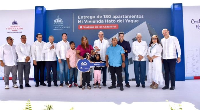 Presidente Abinader inaugura en Hato del Yaque de Santiago 180 viviendas que beneficiarán a cientos de familias y una escuela que favorecerá a 650 estudiantes
