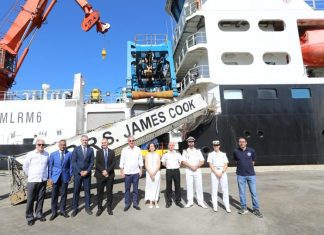 Presidente Abinader visita buque oceanográfico RRS James Cook en el Puerto de Santo Domingo