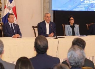 Abinader celebra cifra récord de 200,134 empleos directos en zonas francas: 54% es ocupado por mujeres