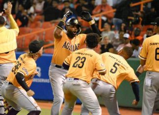 Águilas imponen su dominio ante Estrellas y festejan su clasificación