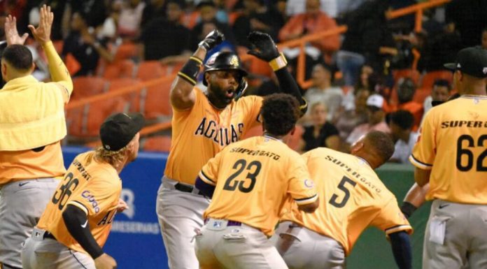 Águilas imponen su dominio ante Estrellas y festejan su clasificación