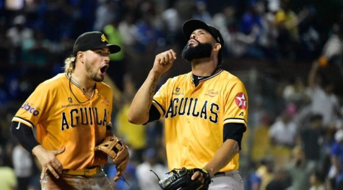 Las Aguilas Cibaeñas derrotan a las Estrellas Orientales ocho por dos