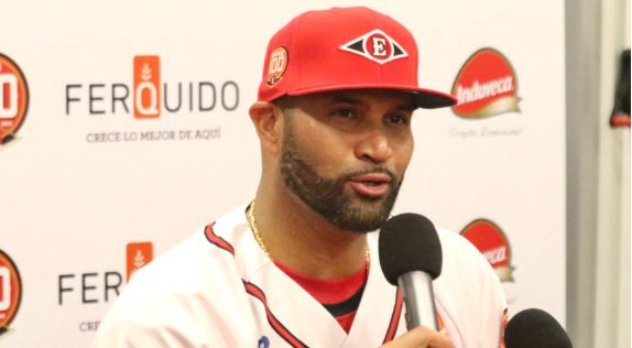 Estrellas Orientales contratan a Albert Pujols como su nuevo dirigente