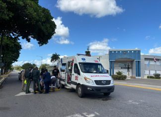 Autobús de la OMSA impacta motociclista en la avenida George Washington