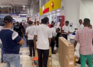 Reportaje- El viernes Negro revivió un poco el comercio, pero hubo quejas sobre falsas ofertas