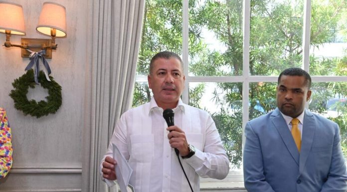 César Fernández resalta importancia de la ética en la comunicación en noveno encuentro con la prensa