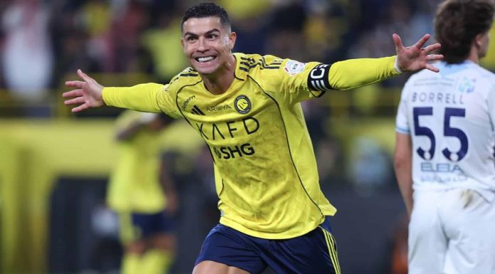 Cristiano Ronaldo, a 44 de los 1000 en triunfo de Al Nassr sobre el Al Okhdood