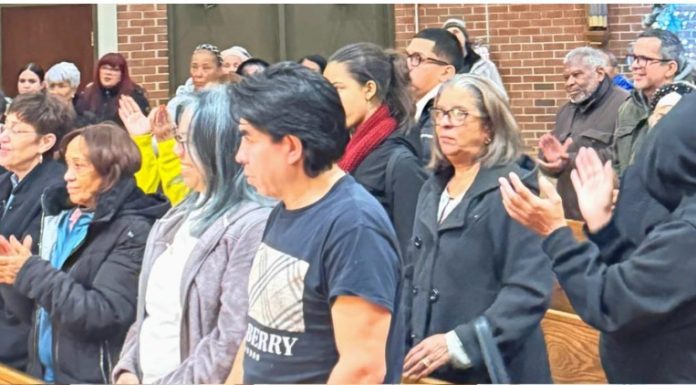 Dominicanos del Alto Manhattan realizan misa en honor a víctimas del fraude al SENASA