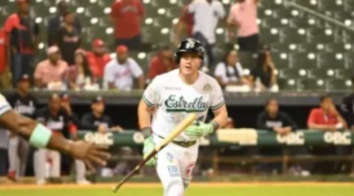 Dramático jonrón de Josh Lester en el 10.º inning da triunfo a las Estrellas
