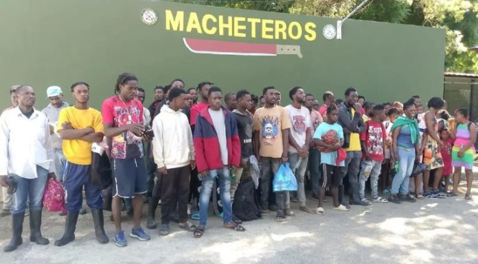 Ejército de República Dominicana apresa 159 extranjeros indocumentados en Valverde
