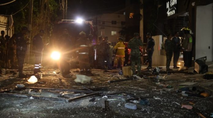 Mived y bomberos evalúan daños en en Edificio de Villa Marina por explosión