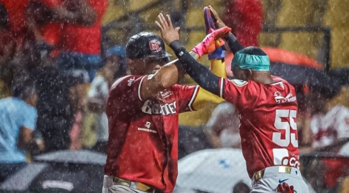 Grand slam de Julio Carreras impulsa a los Gigantes al tercer lugar