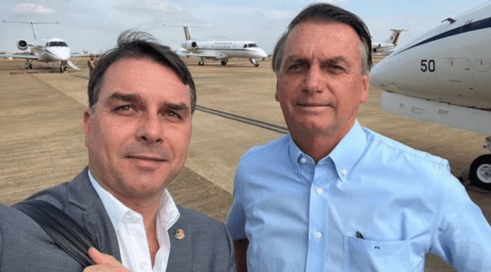 Bolsonaro reafirma a su hijo como candidato presidencial en 2026 en una carta desde cárcel