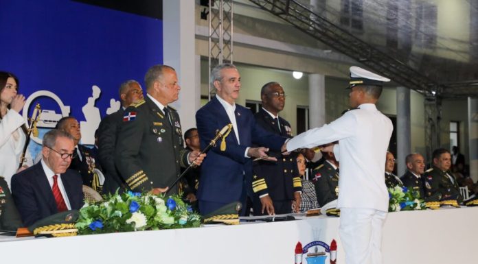 Presidente Abinader encabeza graduación de 26 Damas y Caballeros Guardamarinas
