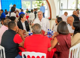 Presidente Abinader resalta trabajo de periodistas que cubren la fuente del Palacio Nacional