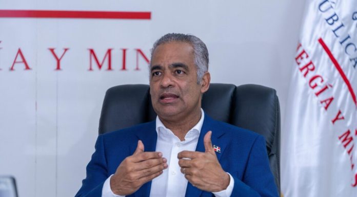 Joel Santos: «Sector minero representa el 2 % del PIB; el 50 % del larimar extraído permanece en RD»