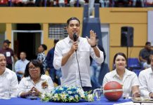 Ministro Kelvin Cruz remoza polideportivo y realiza aporte al TBS de Barahona