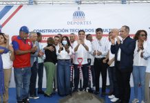 Ministro Kelvin Cruz inicia trabajos en dos techados en SDO con inversión de 49 millones