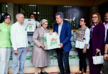 Leonel Fernández entrega raciones alimenticias a poblaciones vulnerables y reafirma tradición solidaria