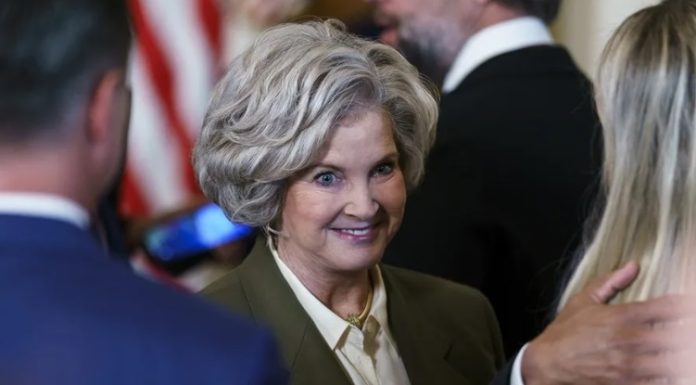 Jefa de gabinete de la Casa Blanca afirma que Trump tiene personalidad de alcohólico