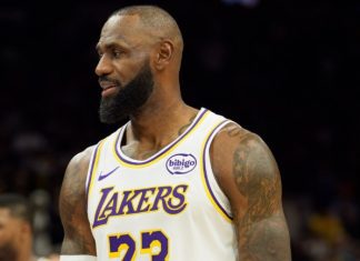 LeBron James reina en Arizona y Lakers siguen triunfantes