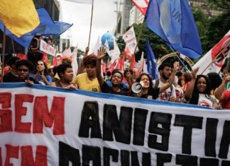 Miles de brasileños protestan contra el proyecto que busca reducir la condena de Bolsonaro