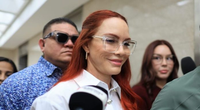 Exesposa de Daddy Yankee demanda al artista por US$50 millones