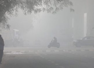 Más de 100 vuelos cancelados en Nueva Delhi por baja visibilidad en pico de contaminación