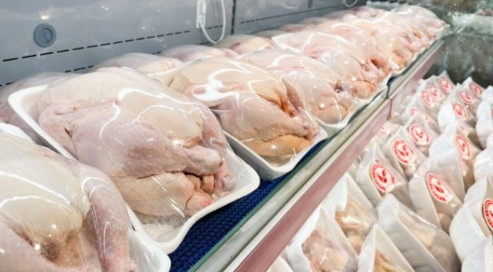 Libra de carne pollo se vende a RD$79 en supermercados durante la temporada navideña