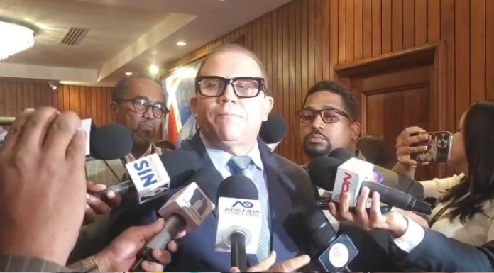 Diputados de oposición critican al Gobierno por muchos préstamos y colocar bonos