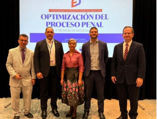 Más de 200 periodistas participan en el almuerzo–encuentro navideño de la Defensa Pública