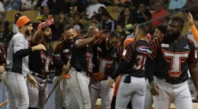 De la Cruz, Muñoz y Lantigua disparan jonrones en contundente victoria de los Toros contra las Aguilas
