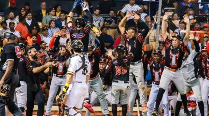 Toros superan 7-6 a las Águilas en el Round Robin