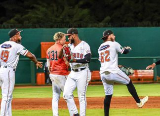 Toros ponen enanos a los Gigantes en el inicio del Round Robin