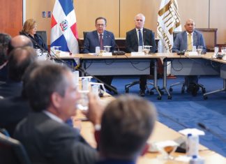 Valdez Albizu se reúne con presidentes de los bancos múltiples para pasar balance al desempeño del sector financiero