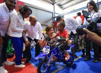 La vicepresidenta Raquel Peña encabeza entrega de juguetes a cientos de niños en Capotillo