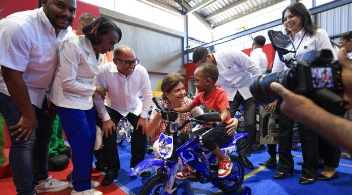 La vicepresidenta Raquel Peña encabeza entrega de juguetes a cientos de niños en Capotillo