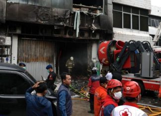 Al menos 20 muertos por un incendio en un edificio de siete plantas de Yakarta