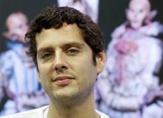 El actor y cineasta español Eduardo Casanova anuncia que tiene VIH